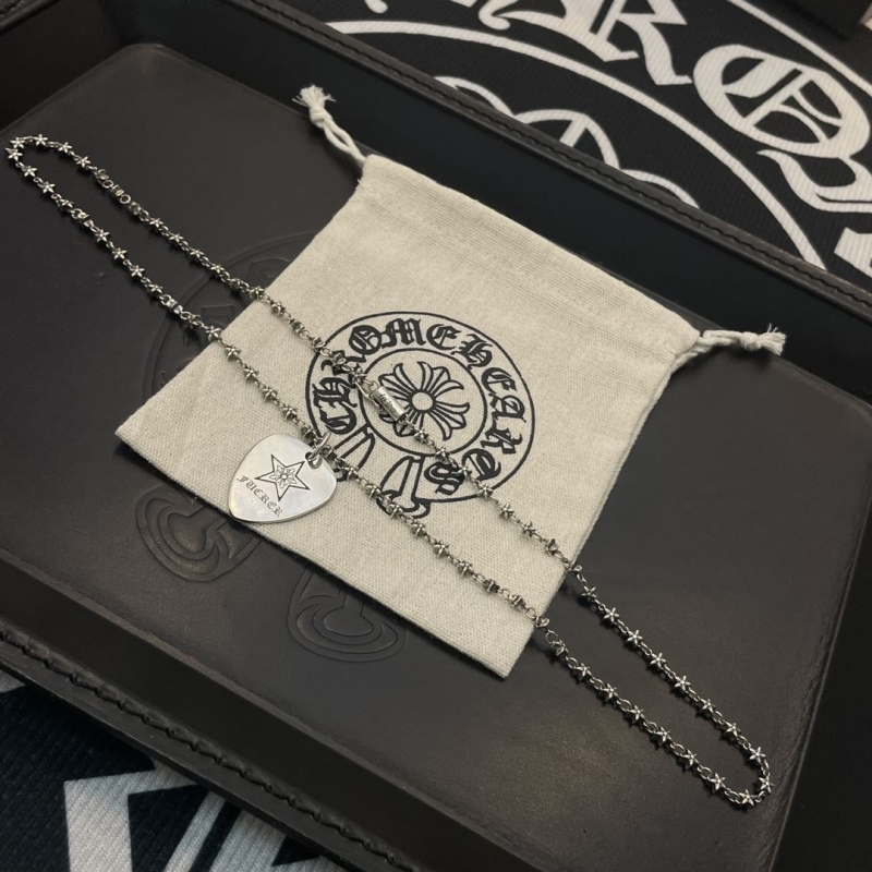 Ch*0me He**ts necklaces